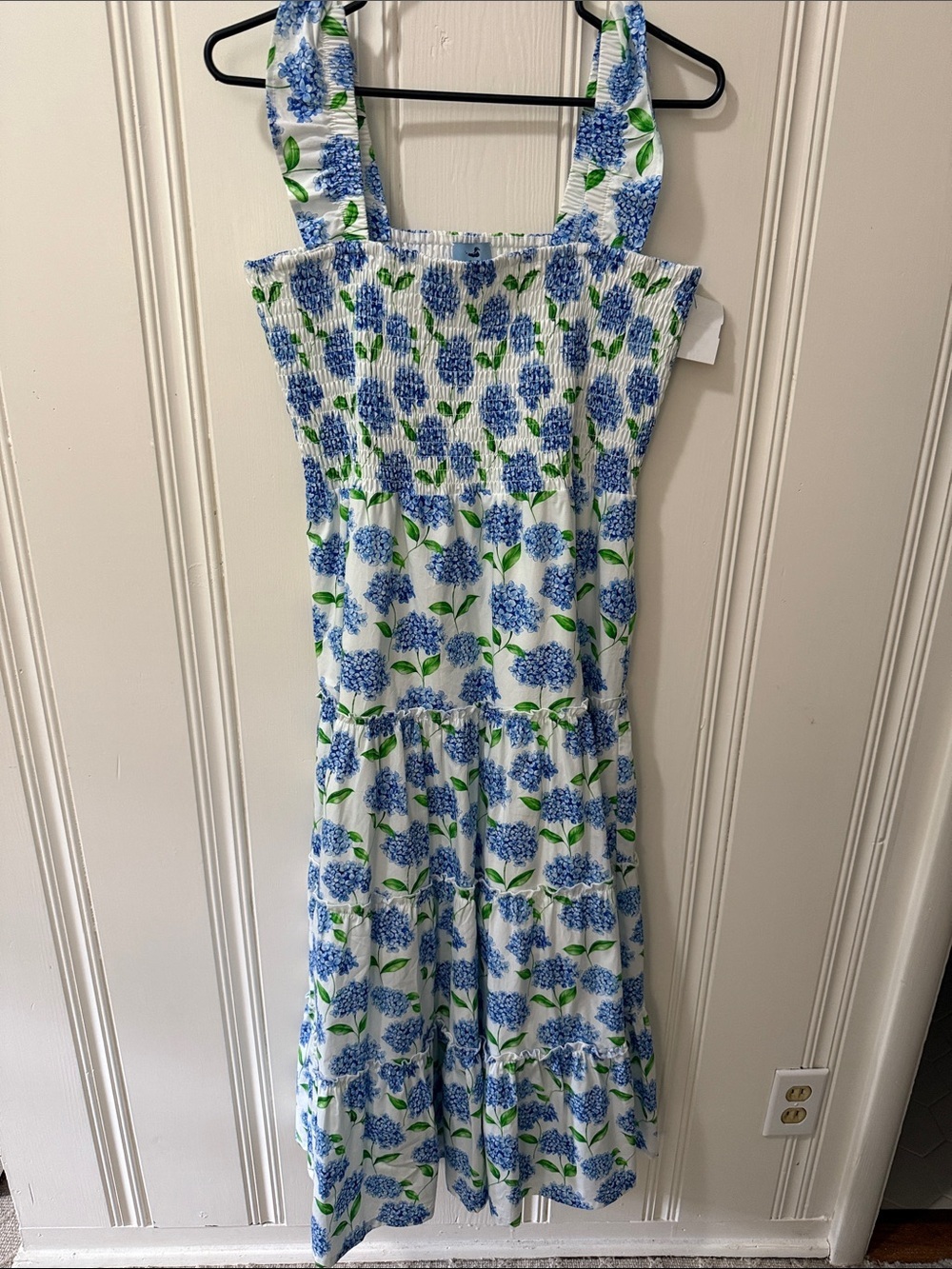 Nanducket Stroll Dress in Blooming Hydrangeas Blue Floral Smocked Midi Dress M